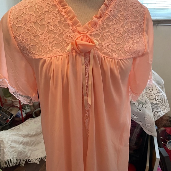 Vintage nightie/robe all-in-one, knee-length, short sleeve size M peachy pink. - Picture 10 of 10